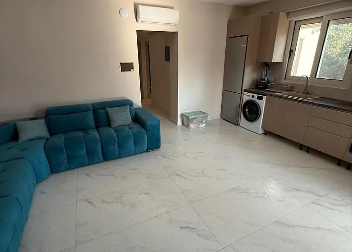 Luxurious 3 Bedroom House Close To The Casa vacanze *